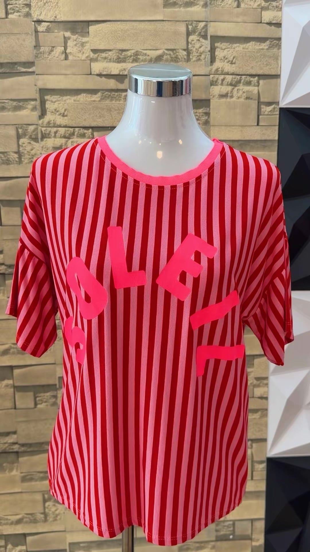 Camiseta roja rosa
