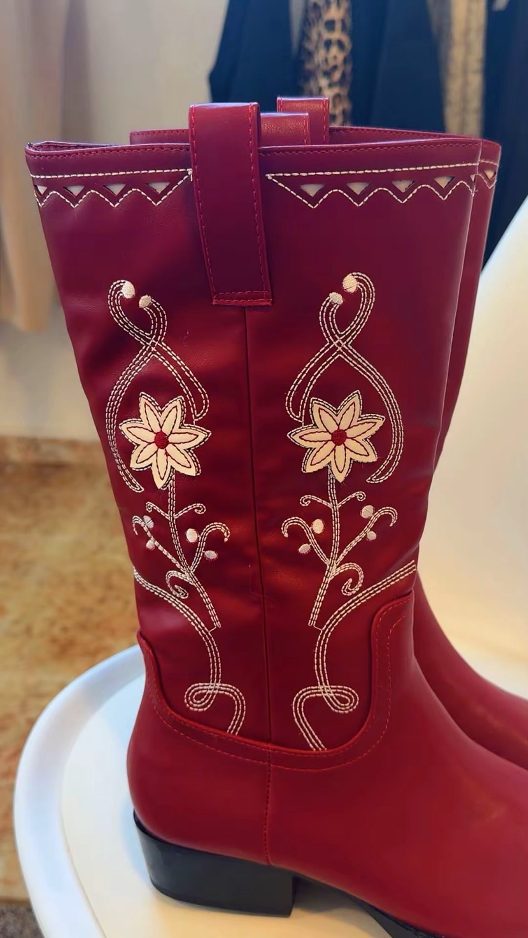 Bota flor bordada