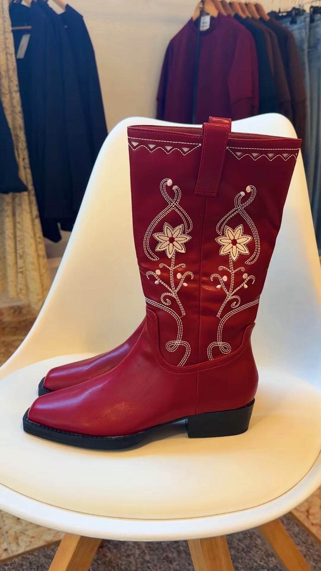 Bota flor bordada