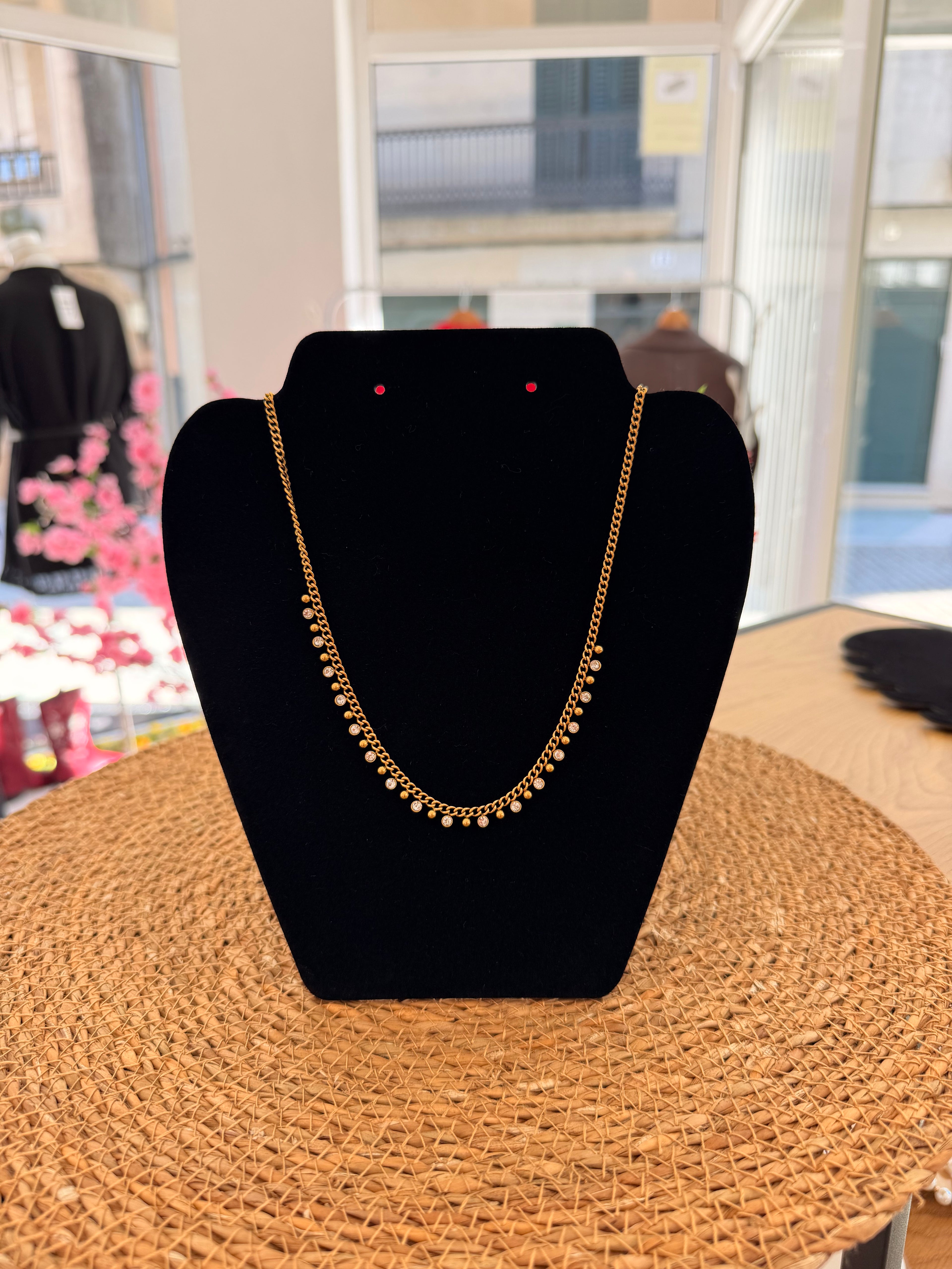 Collar fino piedras