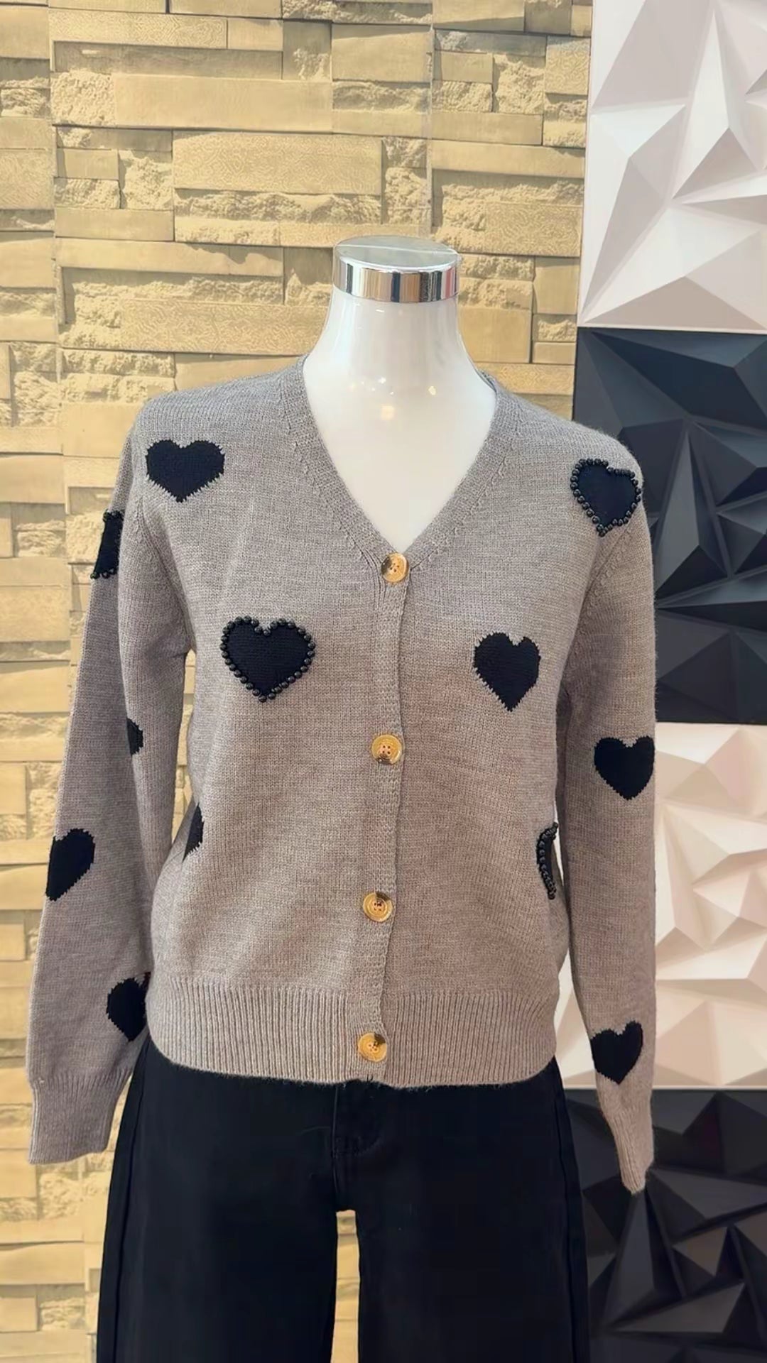 Chaqueta gris corazones