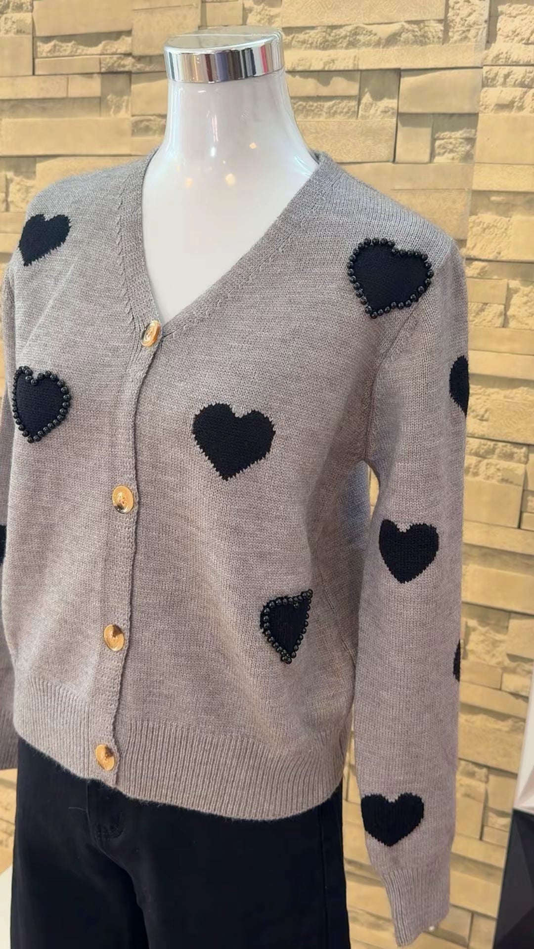 Chaqueta gris corazones