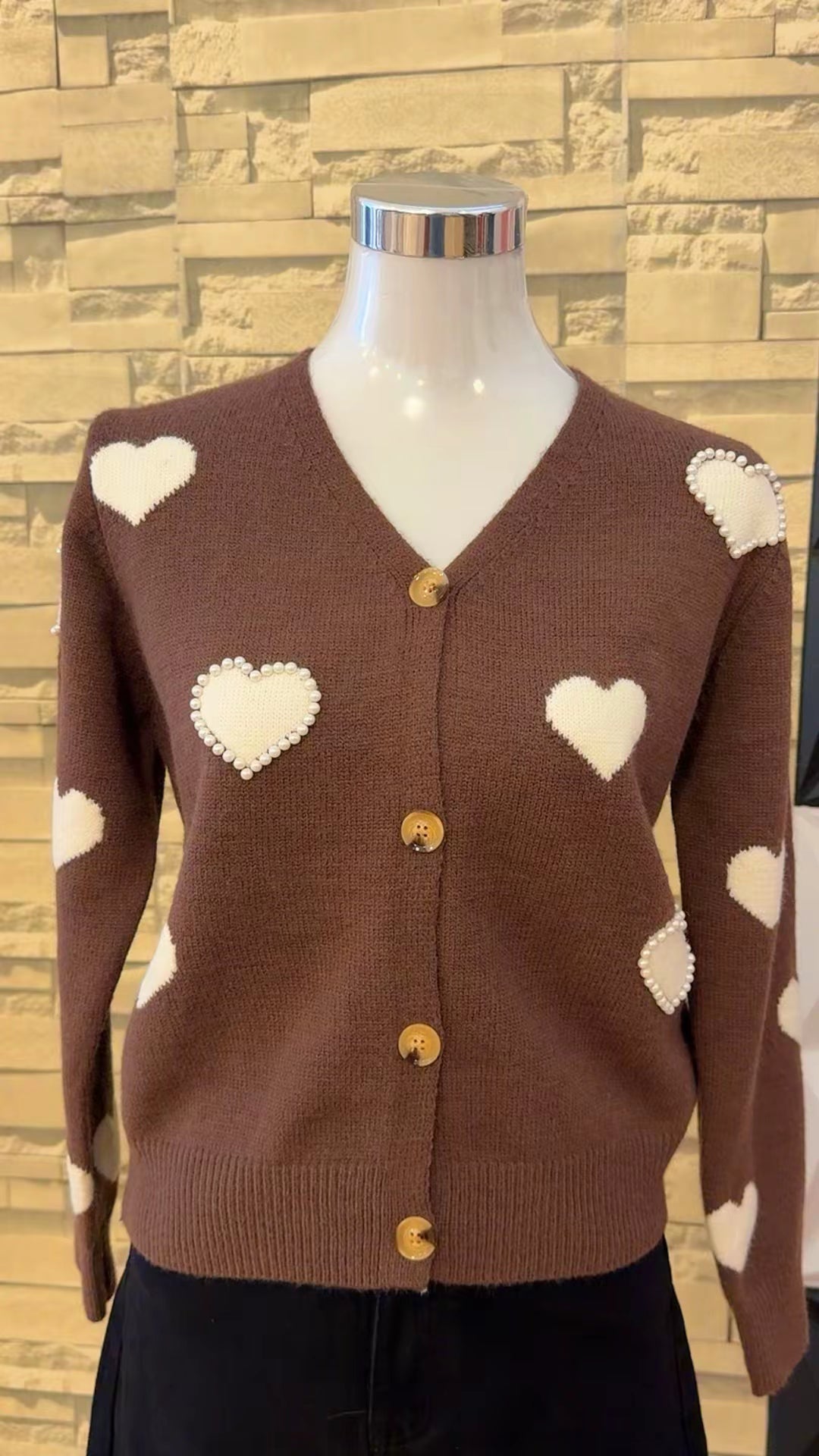 Chaqueta marrón corazones