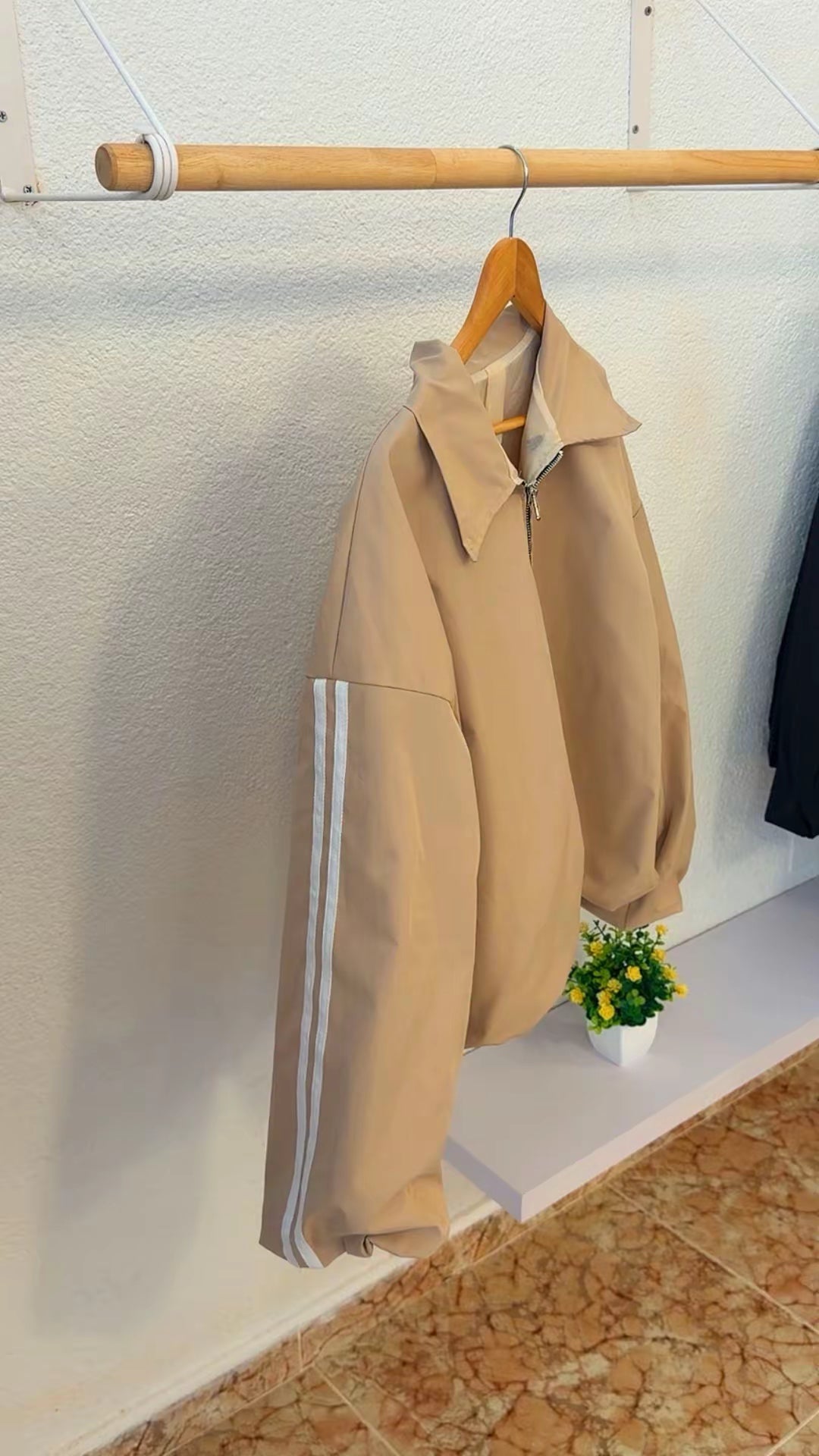 Bomber beige inspiración ADIDS