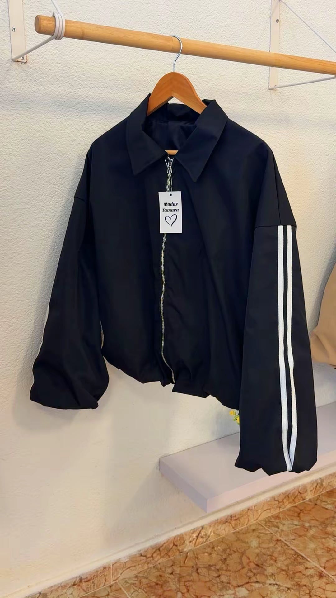Bomber negra ADIDS