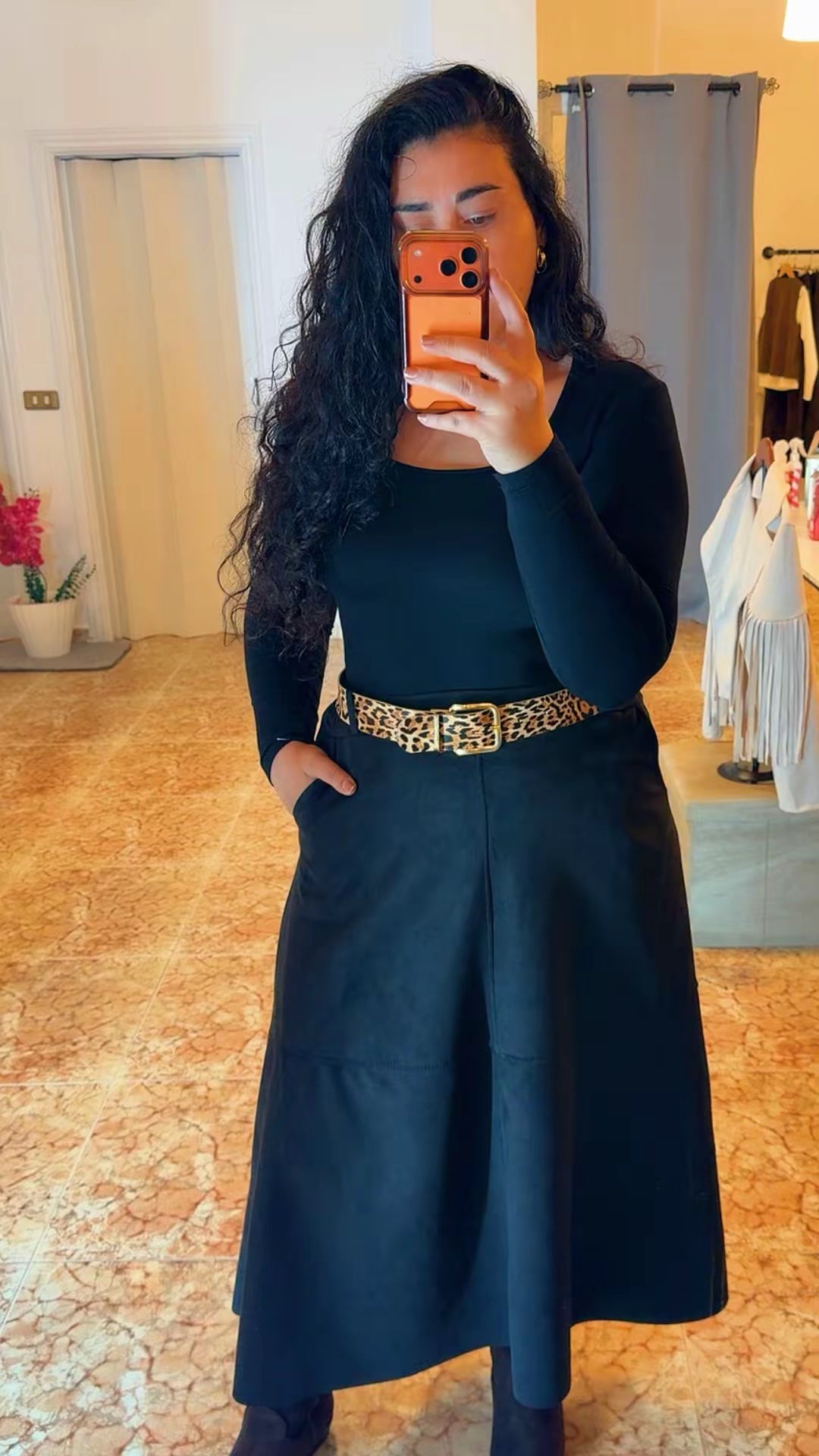 Falda negra antelina cinto incluido
